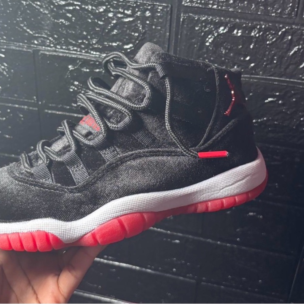 Jordan Black and Red Athletic Shoes Jordan 11 retro velvet